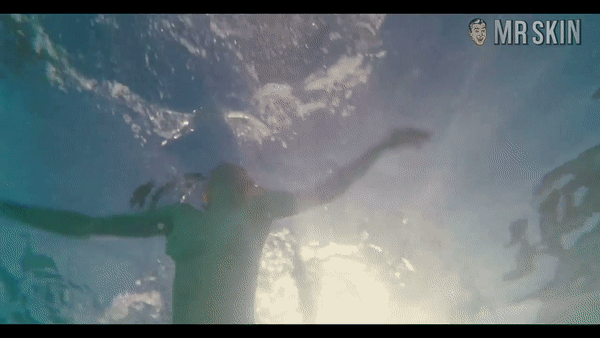 Sexy GIFs of Wet Women Going For a Swim