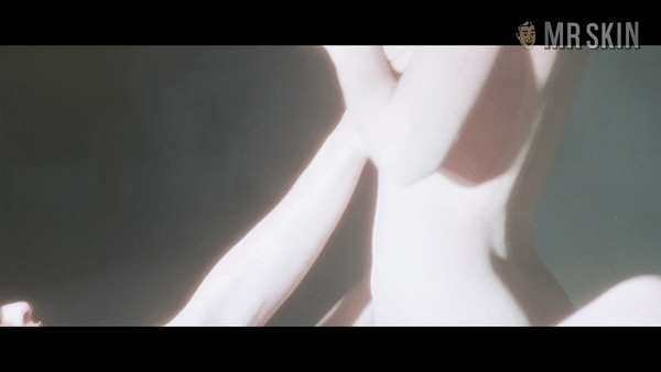 GIFs of the 2019 Golden Globe Winners Showing Their Globes