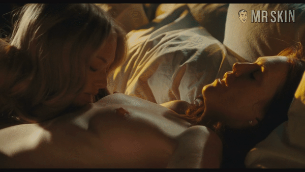 Celebrate Amanda Seyfried and Julianne Moore's Double Birthdays Today