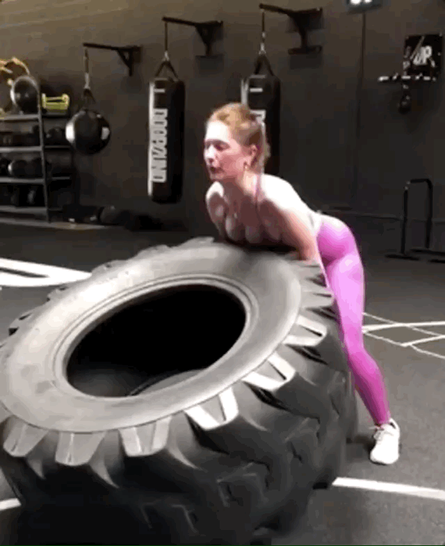 Emma Kenney's Bouncing Boob Workout Is 'Shameless'